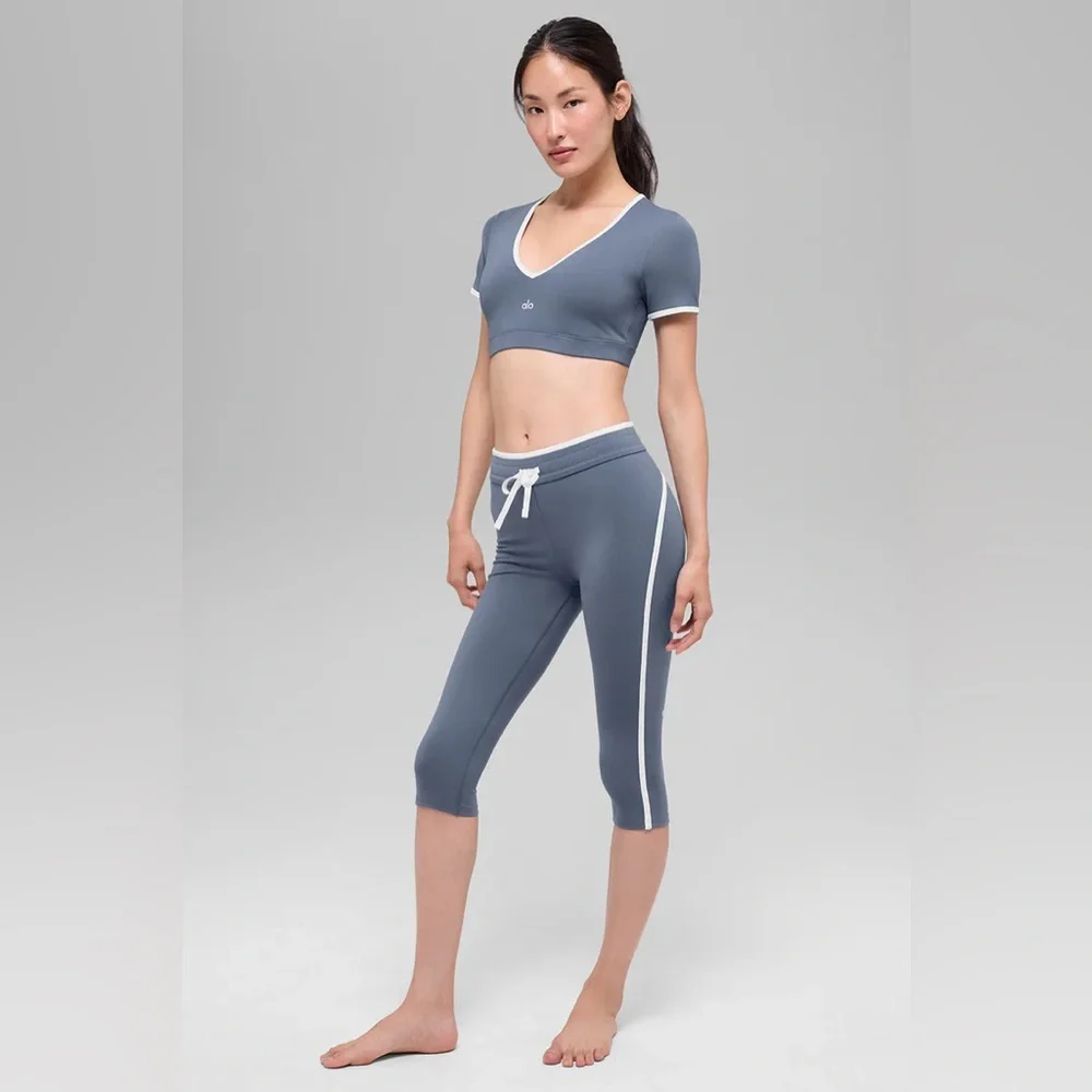 ALO YOGA | ✨NEW✨ Airbrush High-Waist Race Pace Capri in Bluestone/White